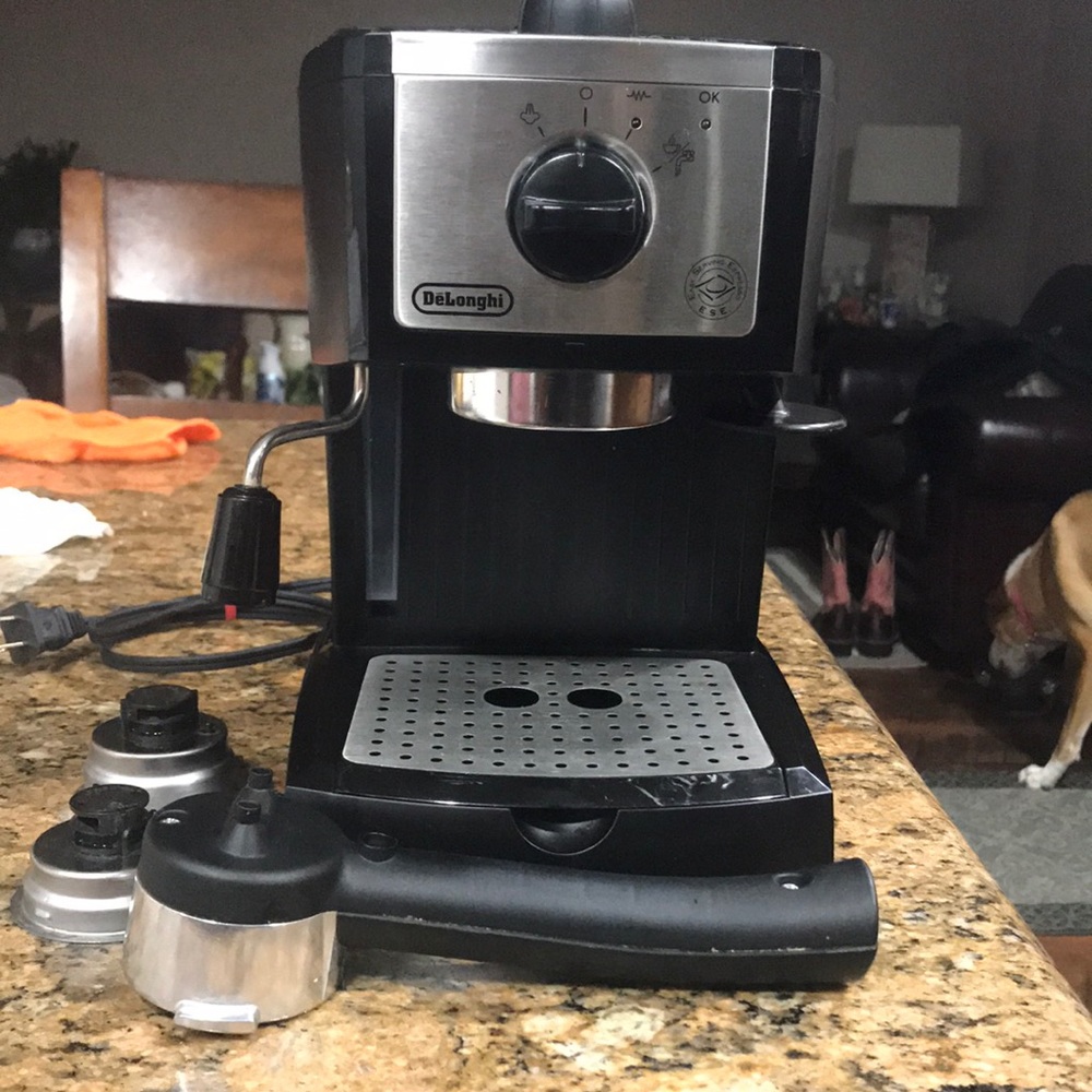 Delonghi espress maker with built in steamer